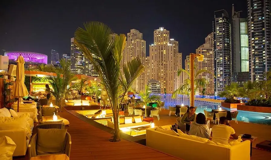 9. Nighttime Romance: Strolls and Rooftop Lounges at Dubai Marina