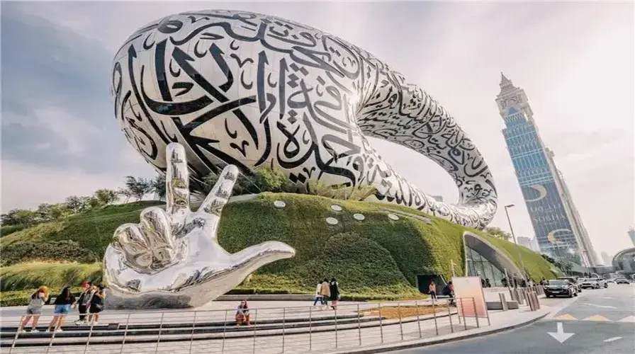 10. Explore Dubai’s Artistic and Culinary Scene