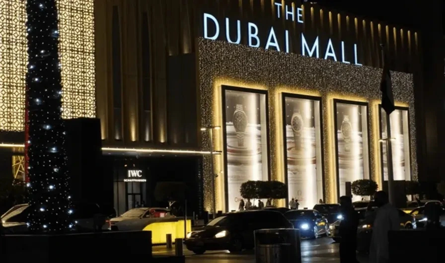 6. Stroll Through Downtown Dubai and Dubai Mall at Night